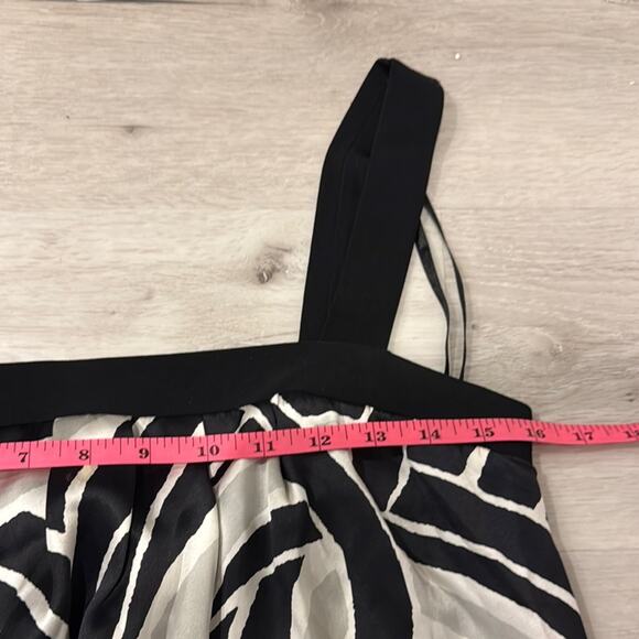 Chic Black and White Sleeveless Top - Picture 5 of 8